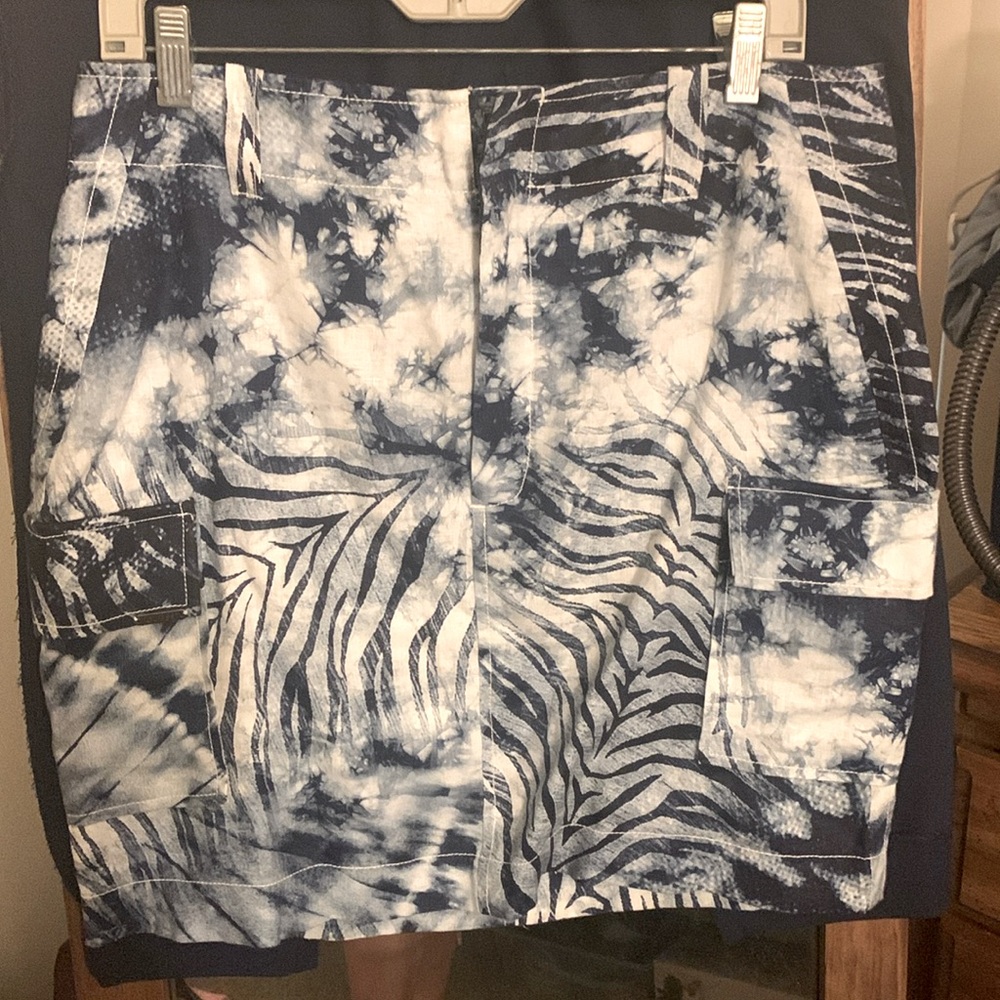 Skirt by Guess.  Size 10.  Navy blue and white pattern